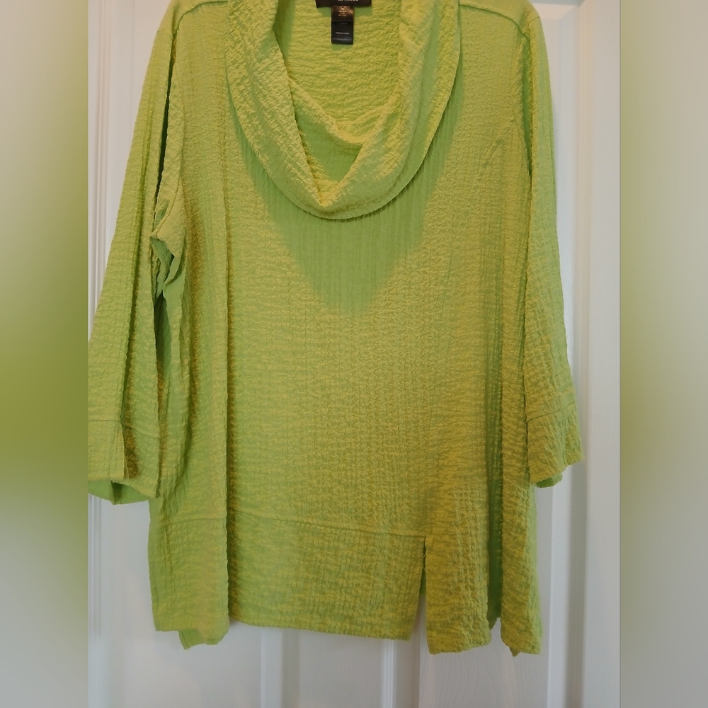 Fashionable Ali Miles lagenlook cowl neck top, light weight